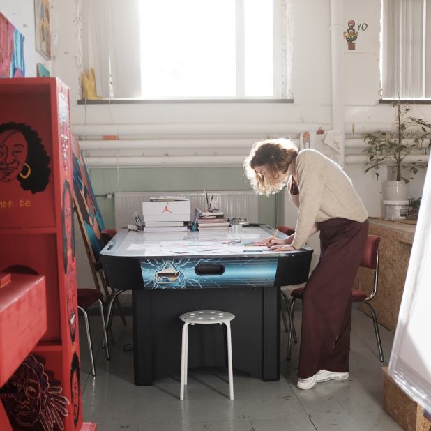 In beeld: Ode aan de mens in 3 kunstwerken - Hedy Tjin