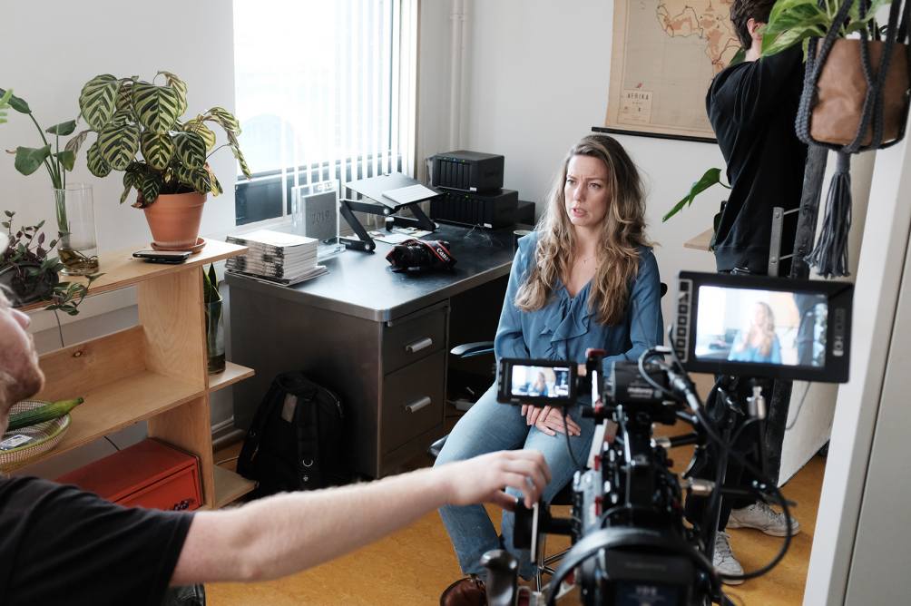 In beeld: Ode aan de mens in 3 kunstwerken - Ilvy Njiokiktjien